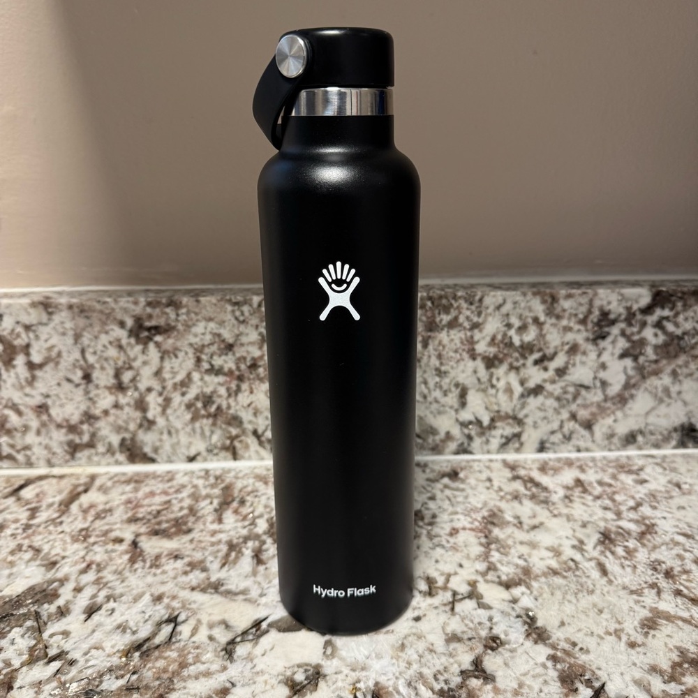 Hydro Flask 24 oz Black Standard Mouth w/ Flex Cap, used